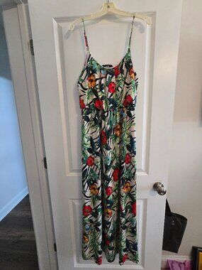 Maxi spaghetti strap tropical dress
